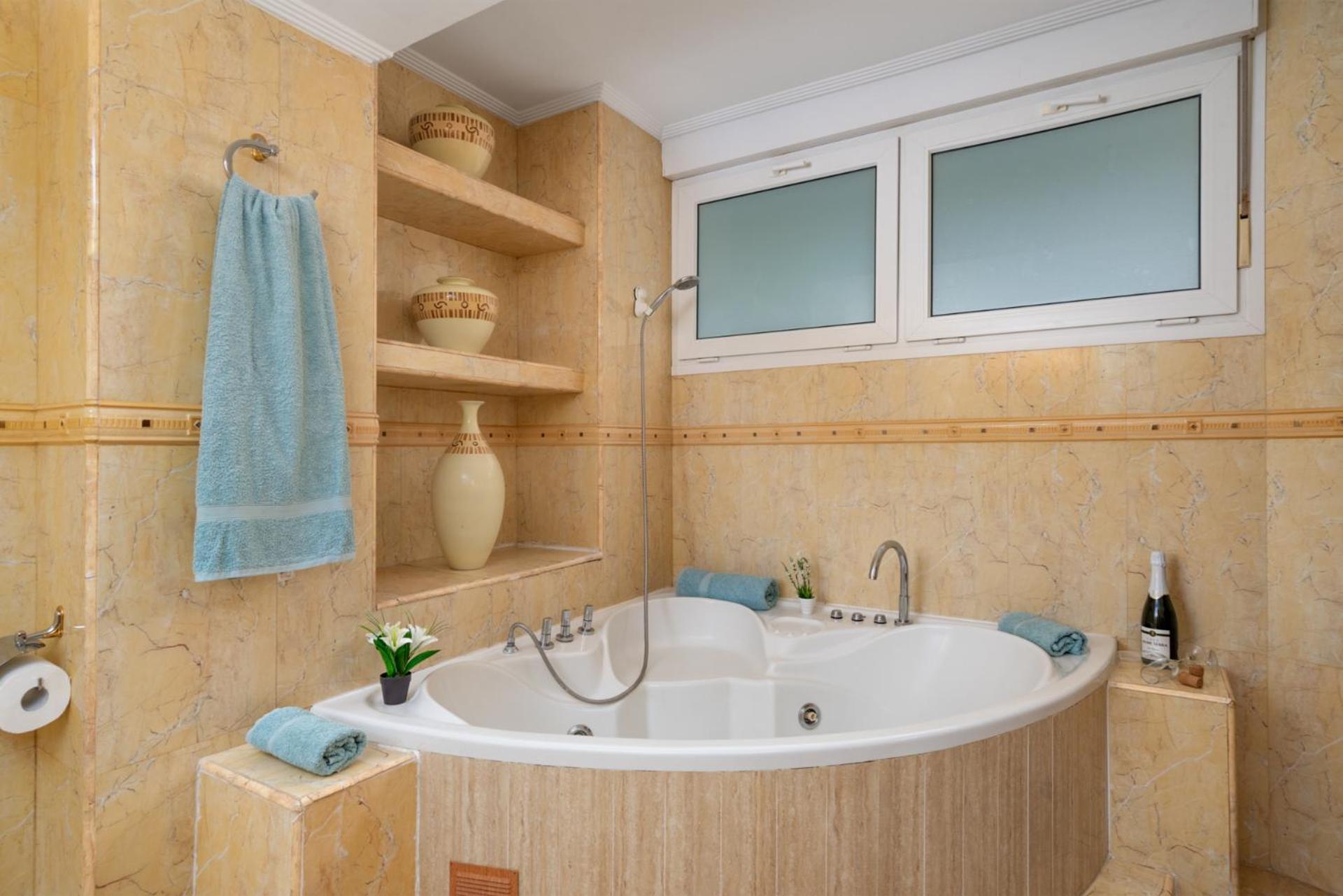 Beachfront, Two Bed- & Bathrooms, Private Parking Fuengirola Bagian luar foto